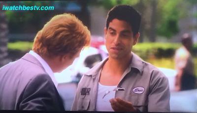 Series de TV: Gift of eyeglasses from Adam Rodriguez (Erick Delko) to David Stephen Caruso (Horatio Caine).